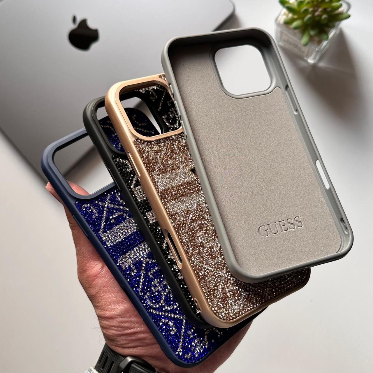 GUESS Half Two Lines Strauss Case (Code GES45)