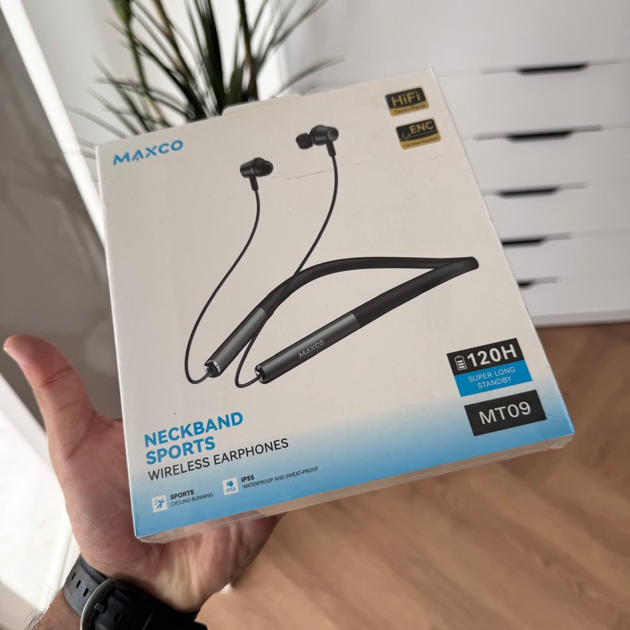 MAXCO Neckband Sports Wireless Earphones (Code MT09)