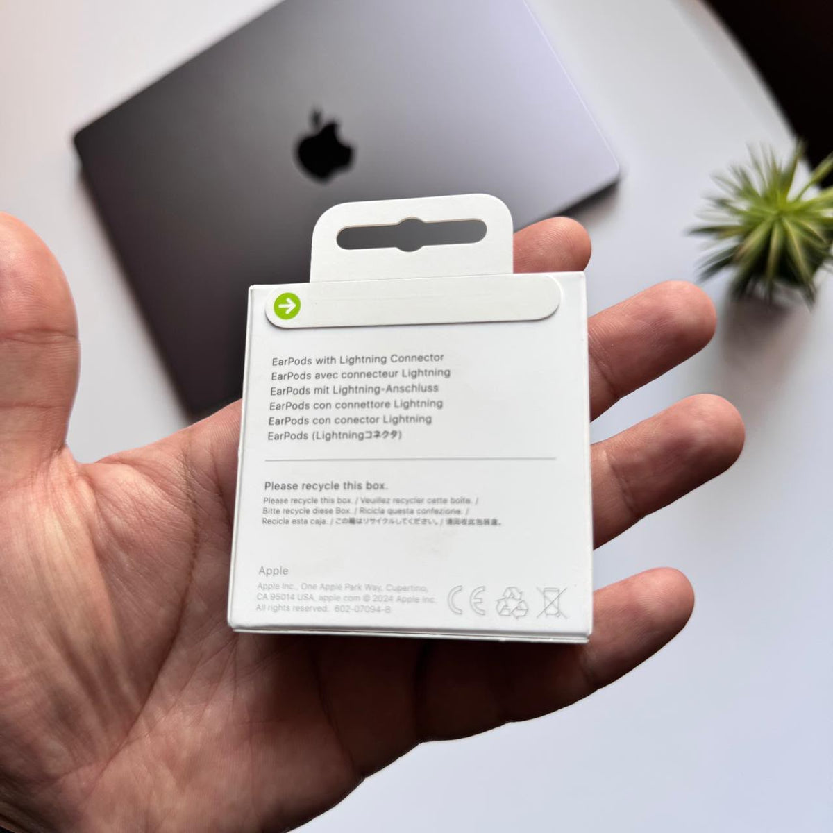 Apple EarPods Lightning Connector (Code A1748)