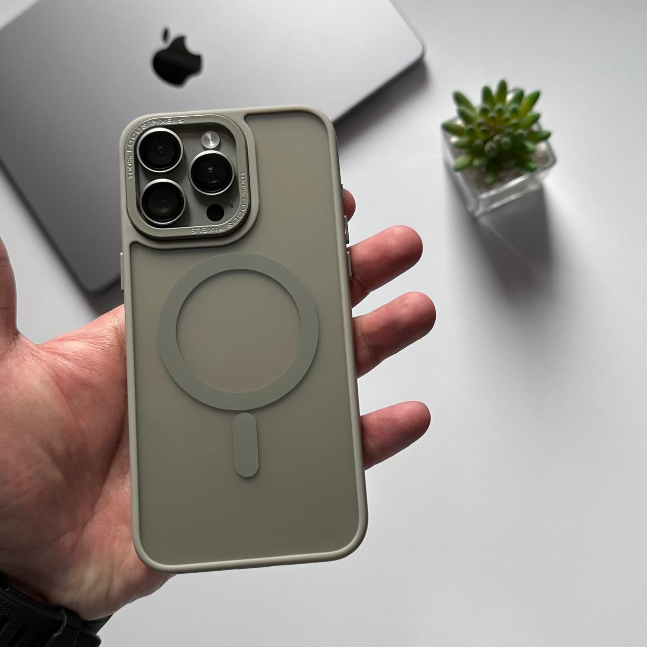 Pure Focus Pixel MagSafe Case (Code DFF84)