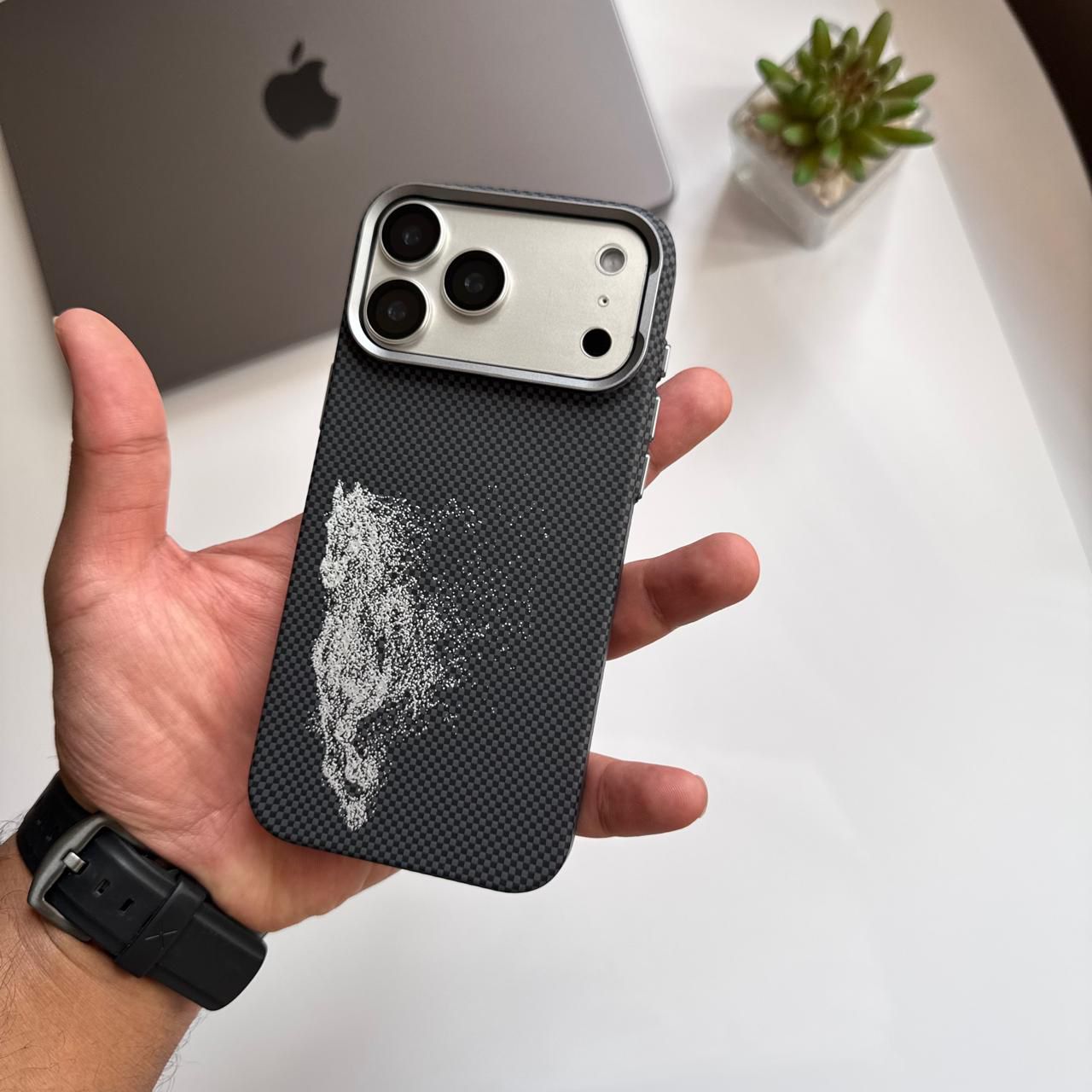 Free Night Carbon Hard Slim-fit MagSafe Case(Code FRN89)