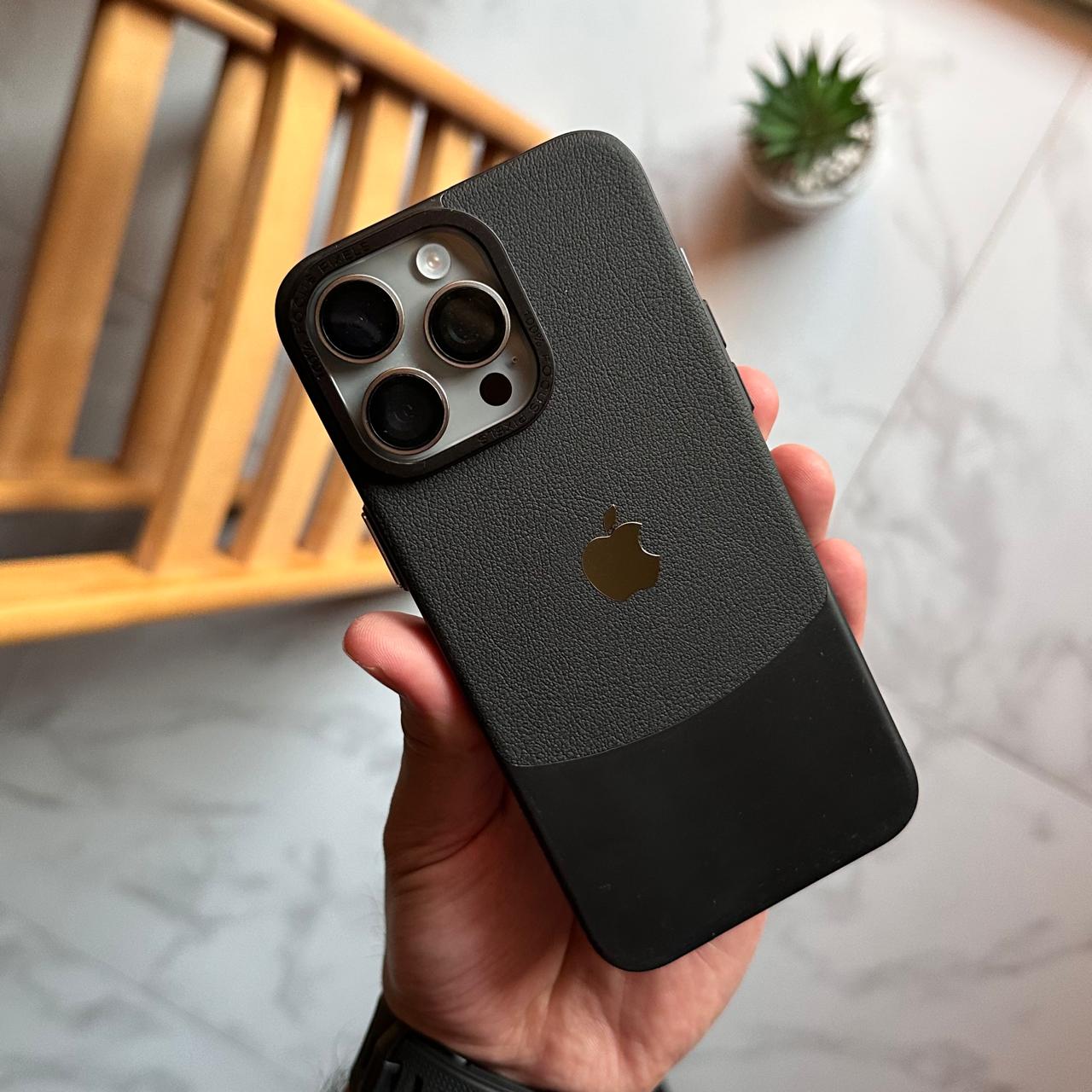 Hard Slim-Fit Leather & Acrylic Case (Code STAR50)