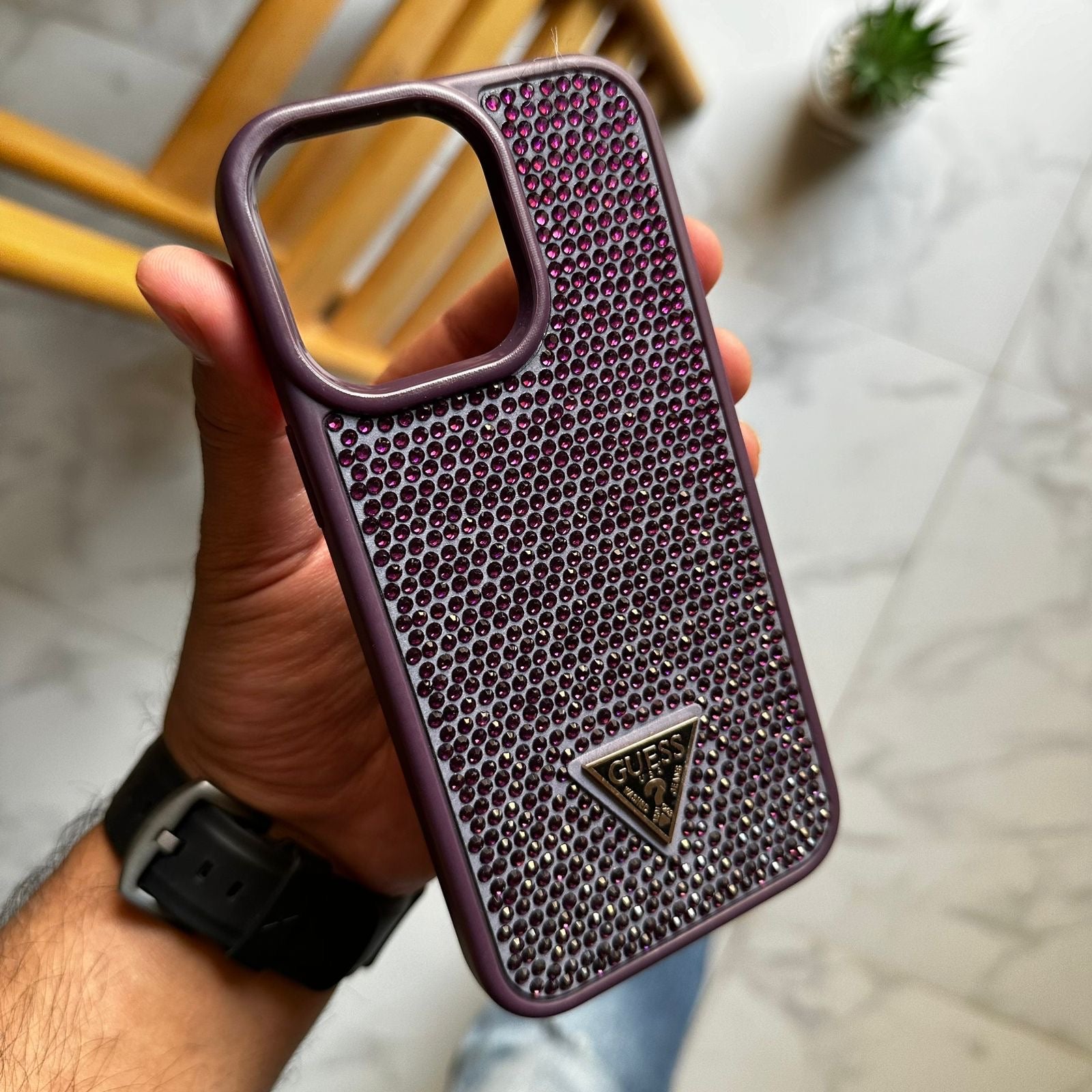 Guess Strauss Case (Code DHG38)