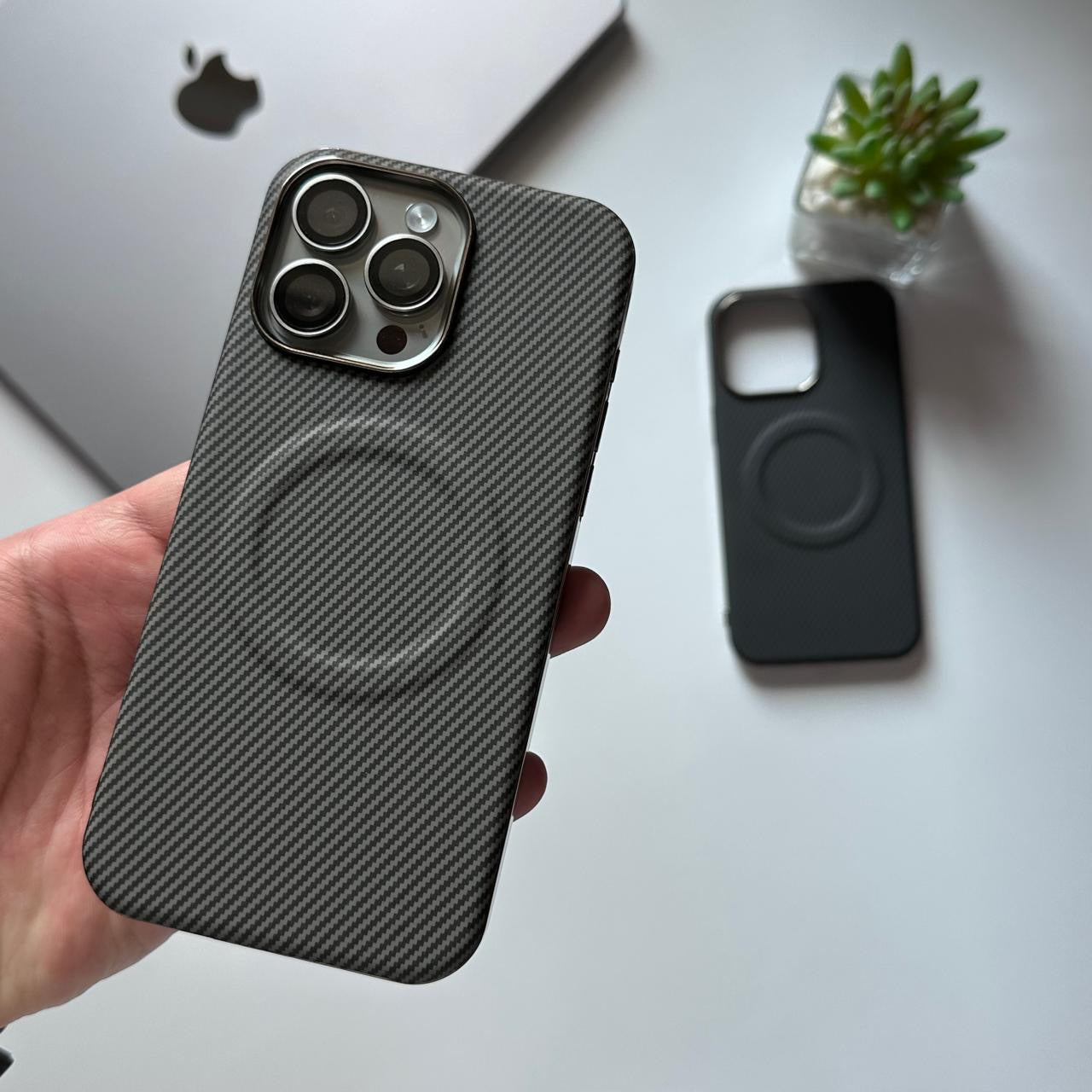 Formal MagSafe Carbon Case (Code CRB65)