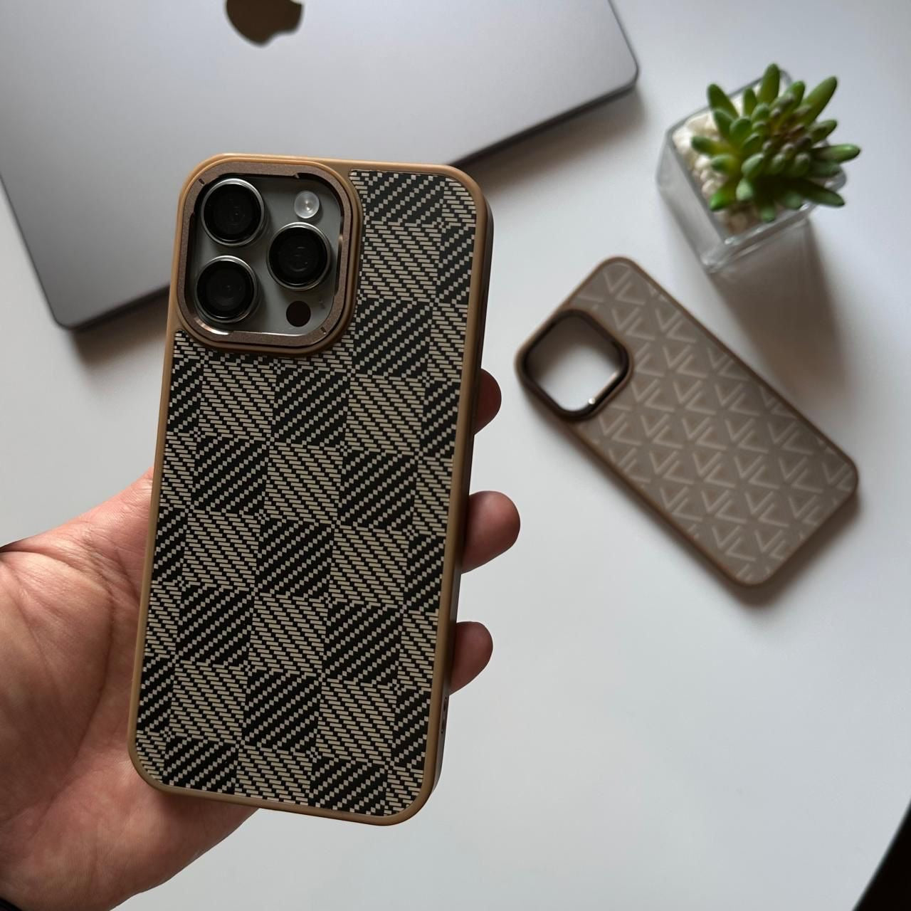 Formal Carbon Hybird Case (Code CHB74)