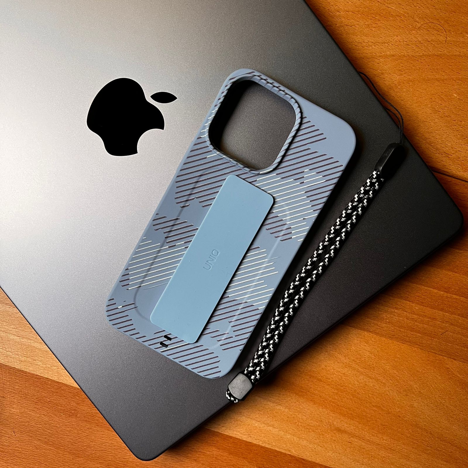 UNIQ Heldro New Design Army Case (Code UNQ64)